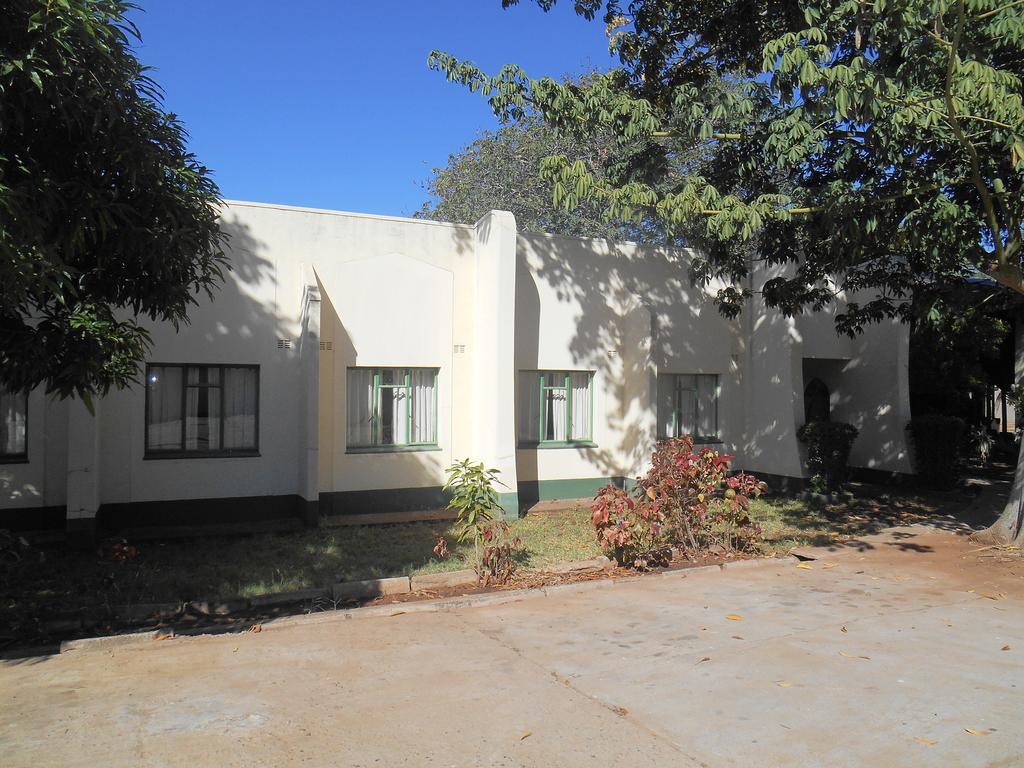 Victoria Falls Budget Hotel Extérieur photo