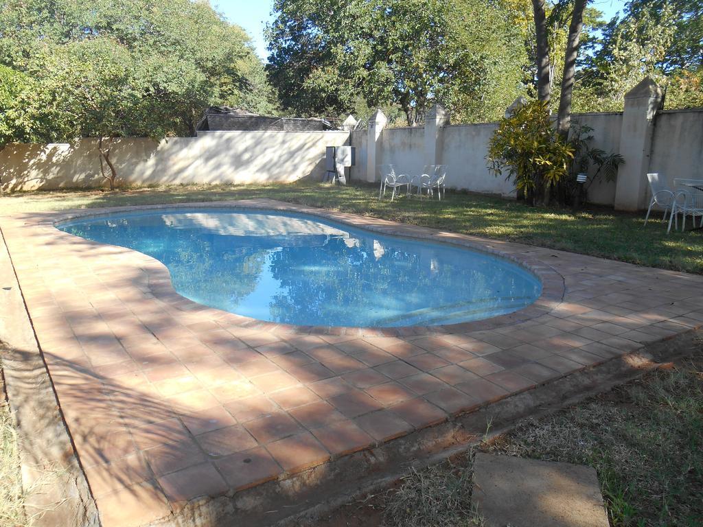 Victoria Falls Budget Hotel Extérieur photo