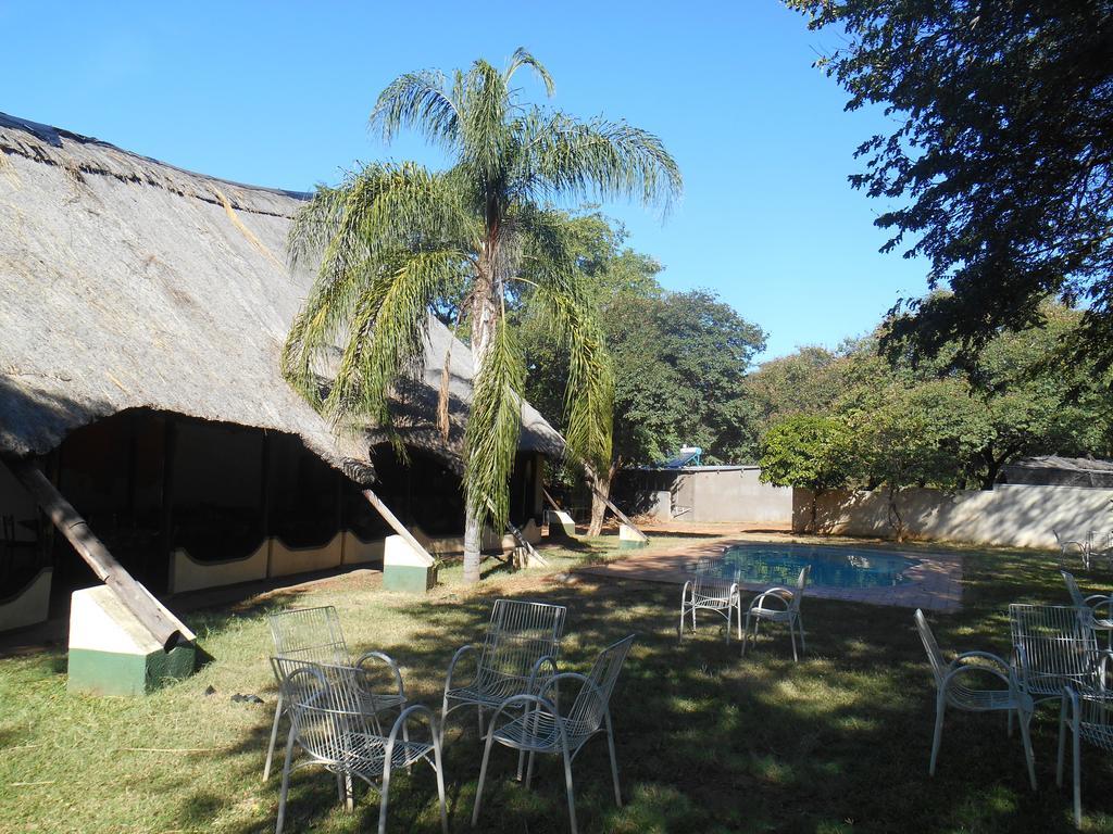 Victoria Falls Budget Hotel Extérieur photo
