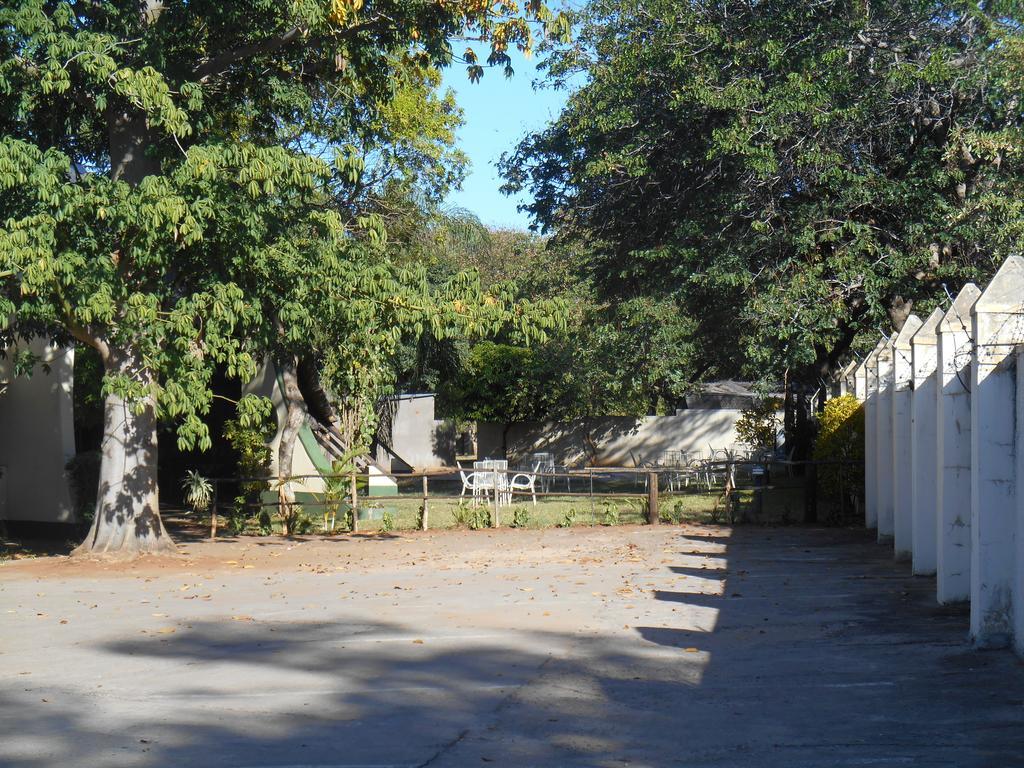 Victoria Falls Budget Hotel Extérieur photo