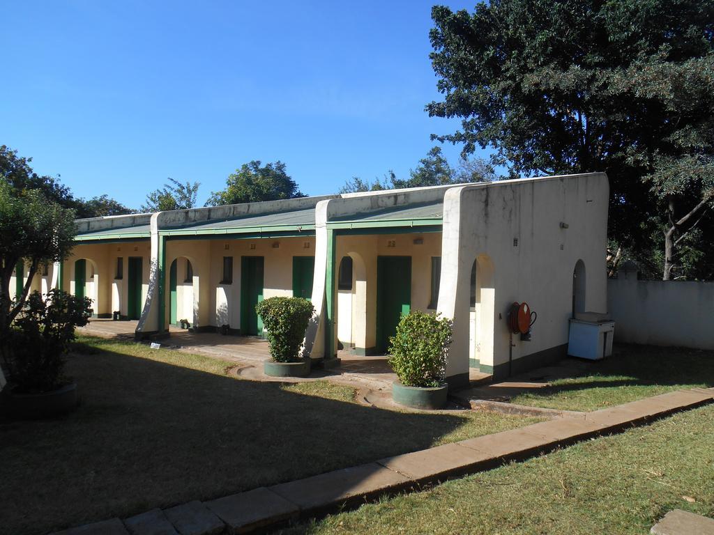 Victoria Falls Budget Hotel Extérieur photo