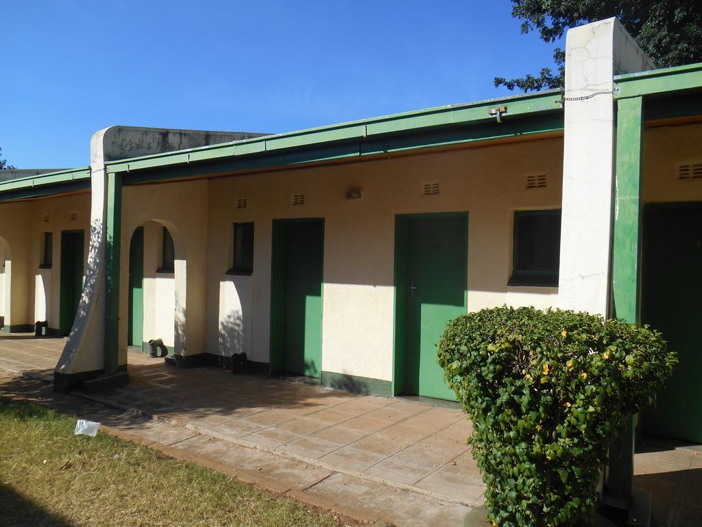 Victoria Falls Budget Hotel Extérieur photo
