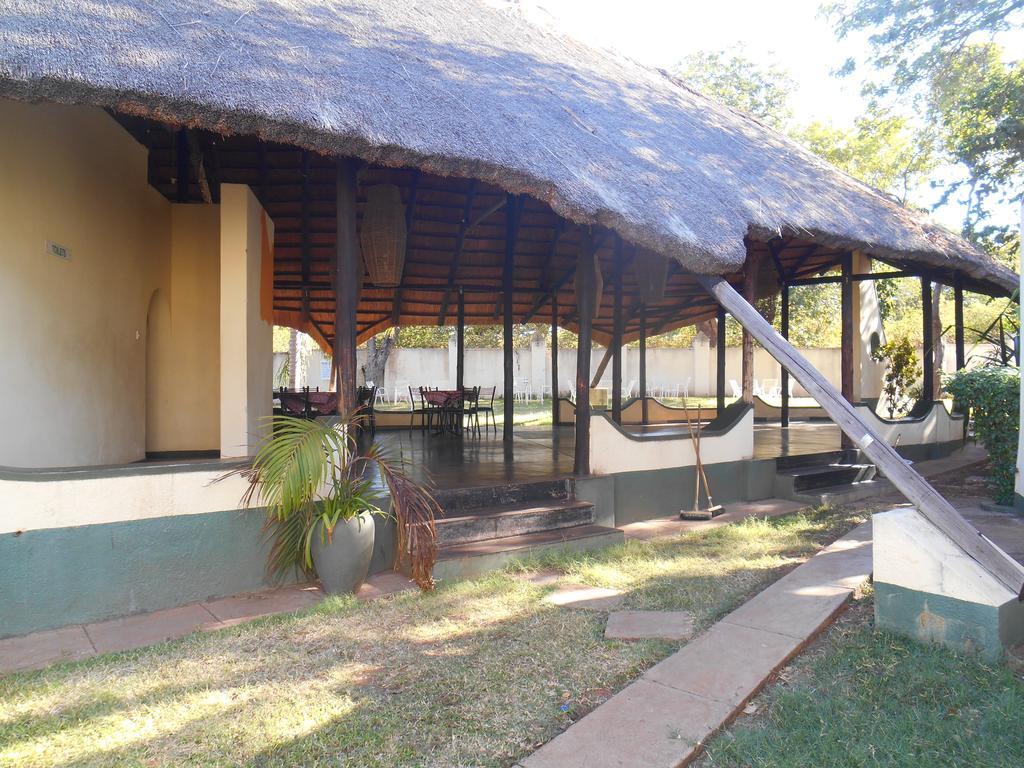 Victoria Falls Budget Hotel Extérieur photo