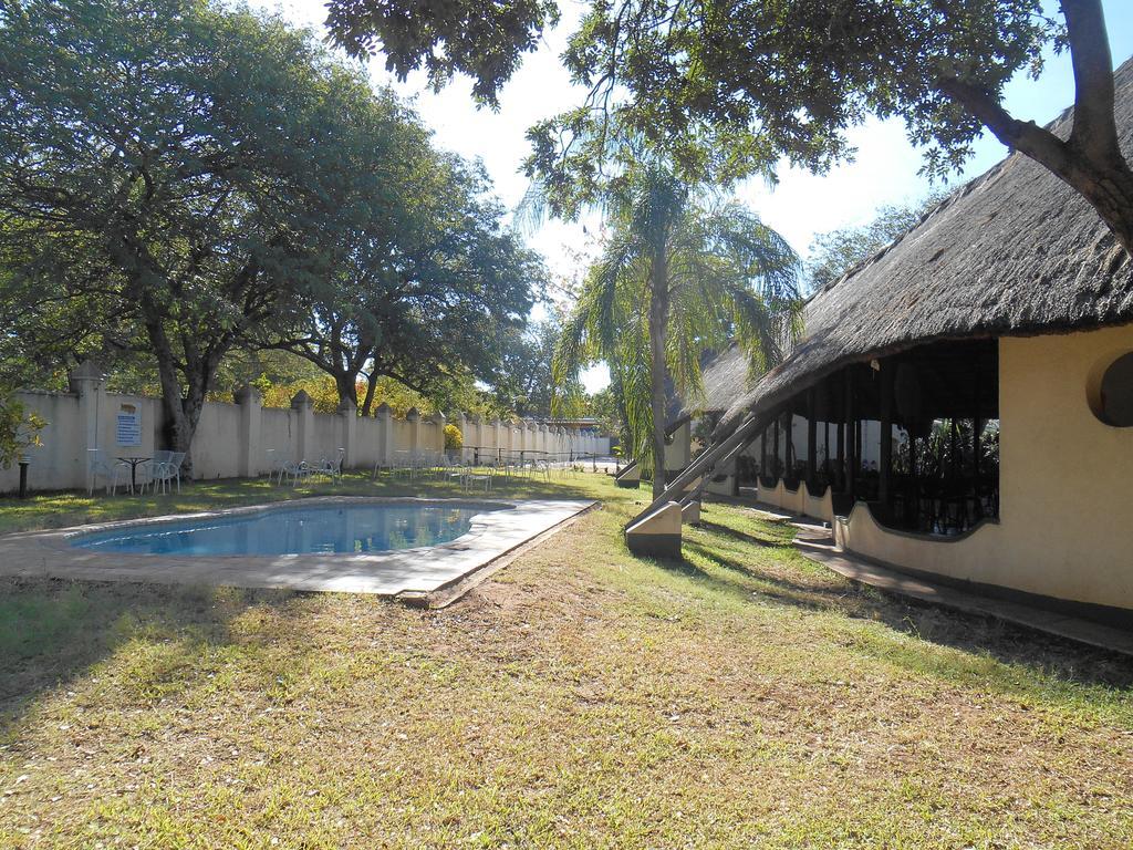 Victoria Falls Budget Hotel Extérieur photo