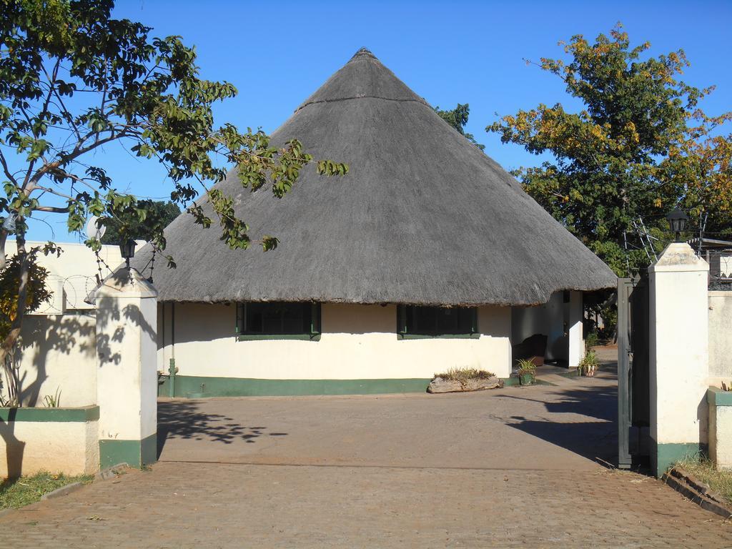 Victoria Falls Budget Hotel Extérieur photo