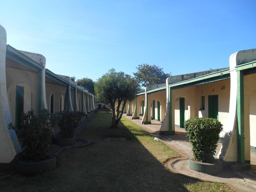 Victoria Falls Budget Hotel Extérieur photo